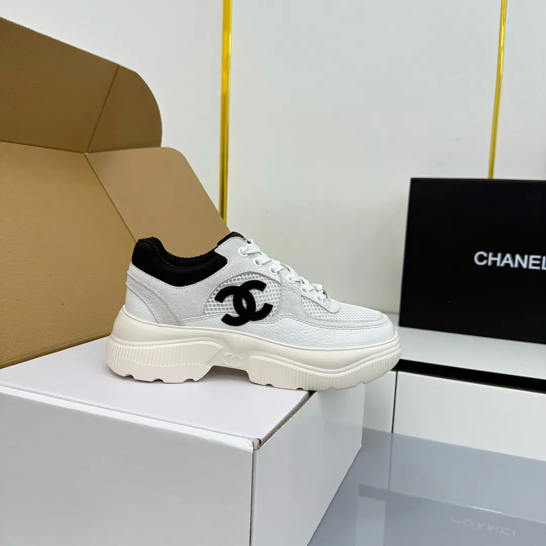 👟👟Ex-factory price 620👟👟 Chanel bread shoes ~ original calfskin panda shoes Chanel 25C latest hot style panda black and white sports shoes casual sneakers Xiaoxiang hot item classic black and white panda color coco girls must pay Fabric: original custom mixed sheepskin lining: original imported breathable mesh lining outsole: Original molded rubber + TPU combination Size: Women's 35-41